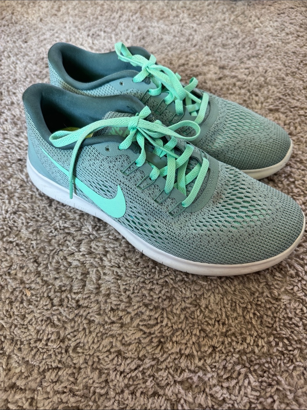 Nike Women's Mint Teal Lightweight Running Shoes